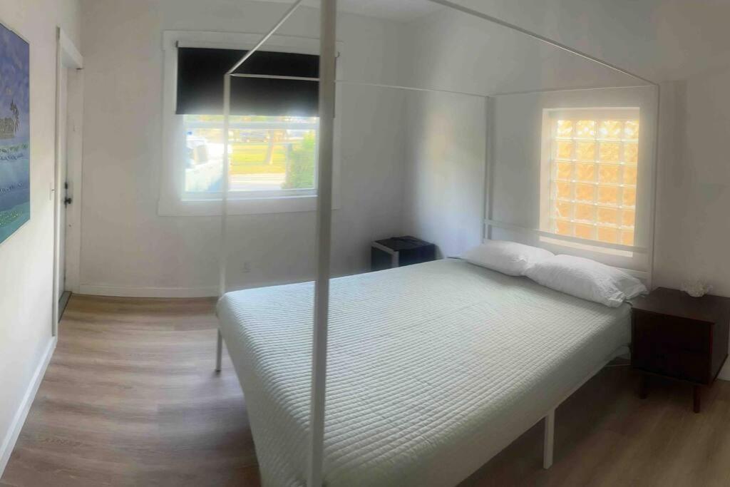 Recently Remodeled, Spacious Intracoastal *