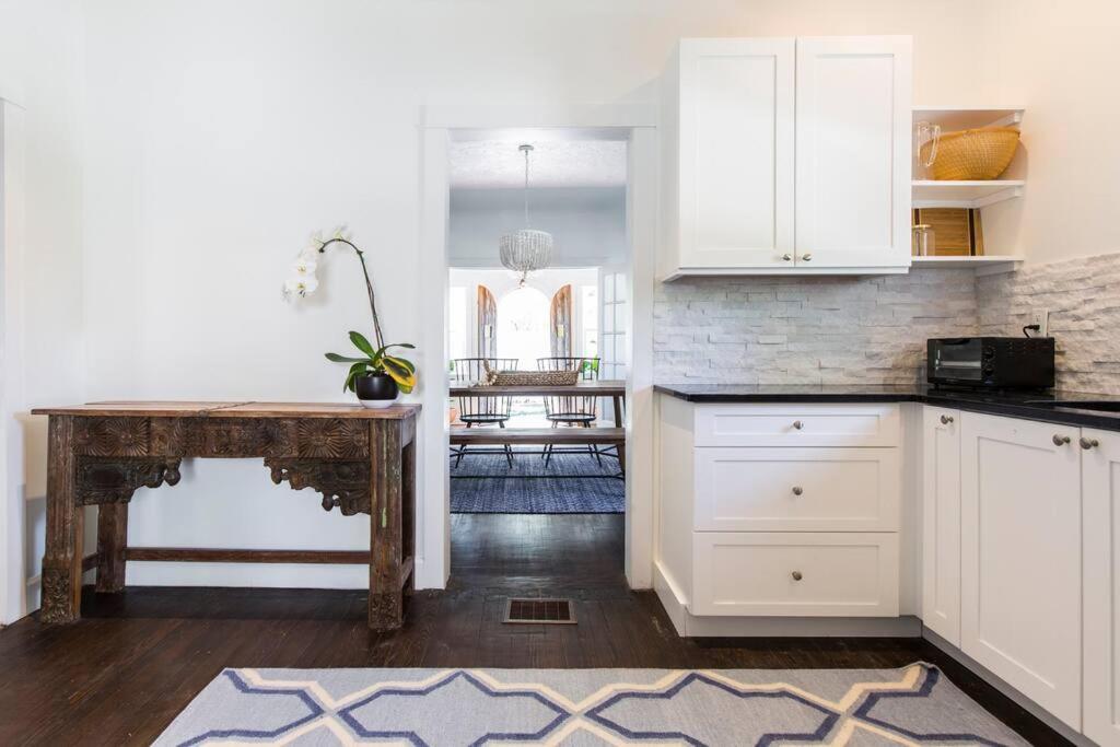 Amazing Estate Close To & Downtown → Sleeps 17 *