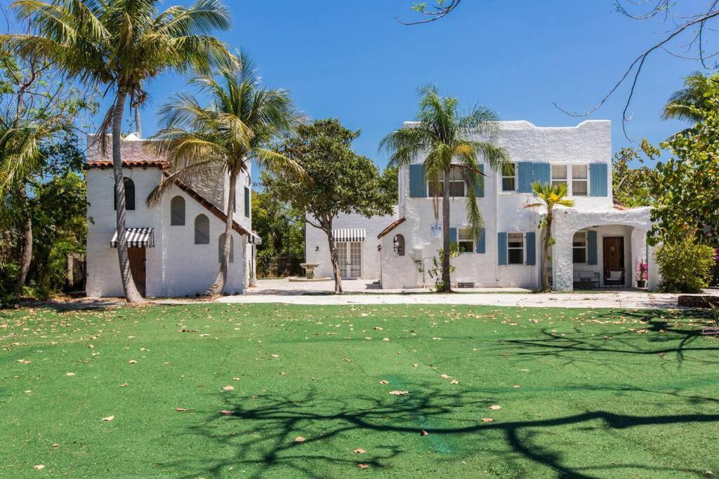 Amazing Estate Close To & Downtown → Sleeps 17 Villa