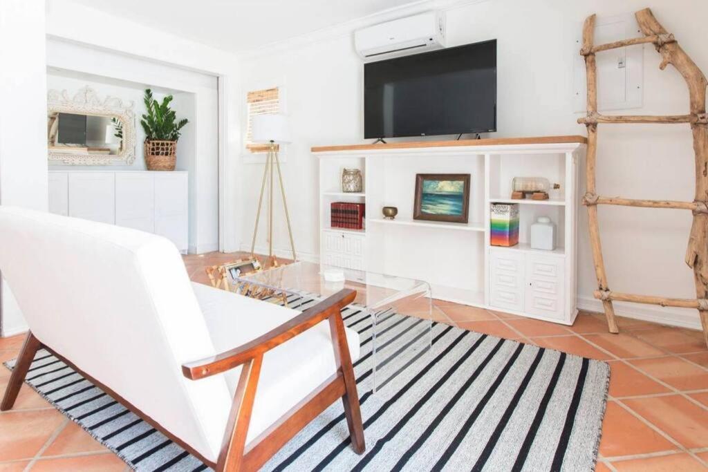 Villa Amazing Estate Close To & Downtown → Sleeps 17