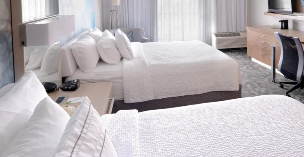 Courtyard By Marriott West Palm Airport Hotel