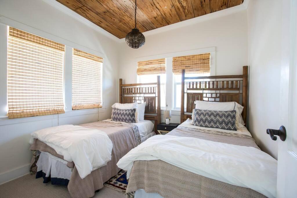 Amazing Estate Close To & Downtown → Sleeps 17 West Palm Beach