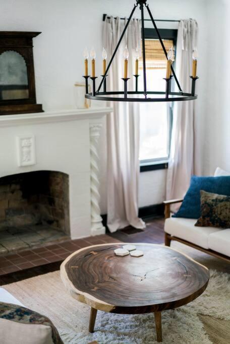 Villa Amazing Estate Close To & Downtown → Sleeps 17