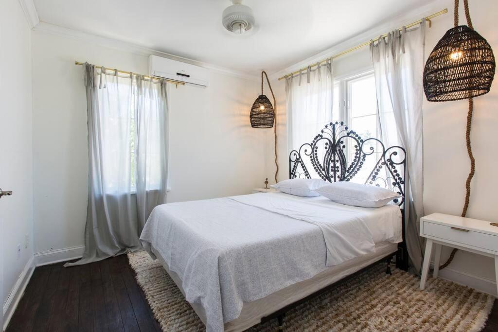 Villa Amazing Estate Close To & Downtown → Sleeps 17 West Palm Beach