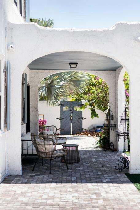 Villa Amazing Estate Close To & Downtown → Sleeps 17 *