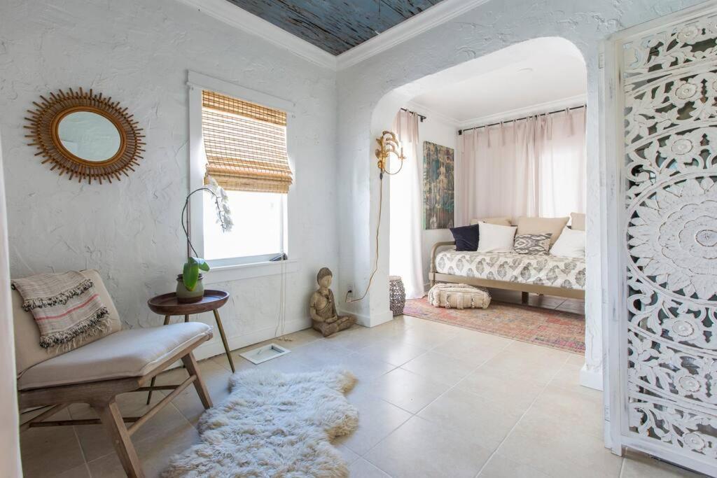 Amazing Estate Close To & Downtown → Sleeps 17 Villa