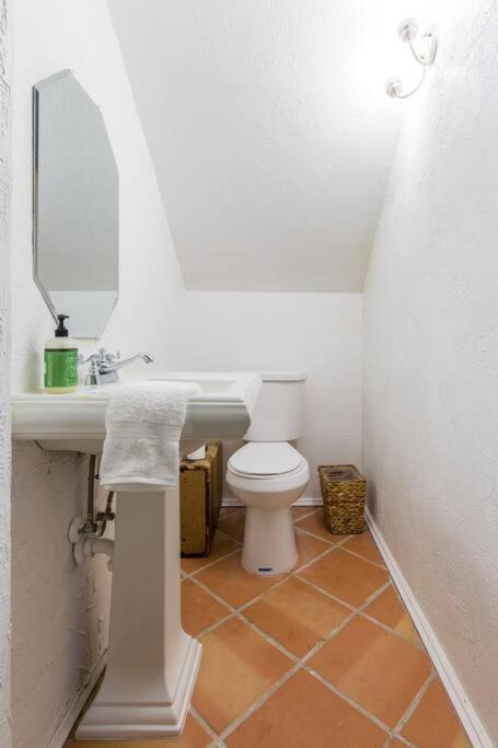 Amazing Estate Close To & Downtown → Sleeps 17 West Palm Beach