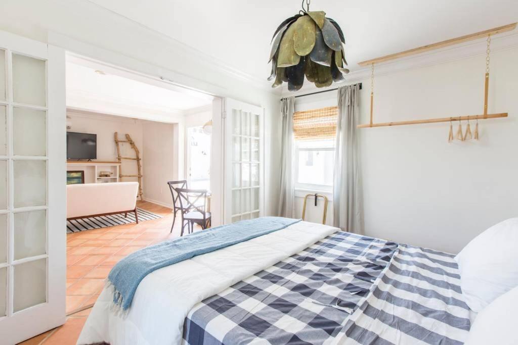 Amazing Estate Close To & Downtown → Sleeps 17 Villa
