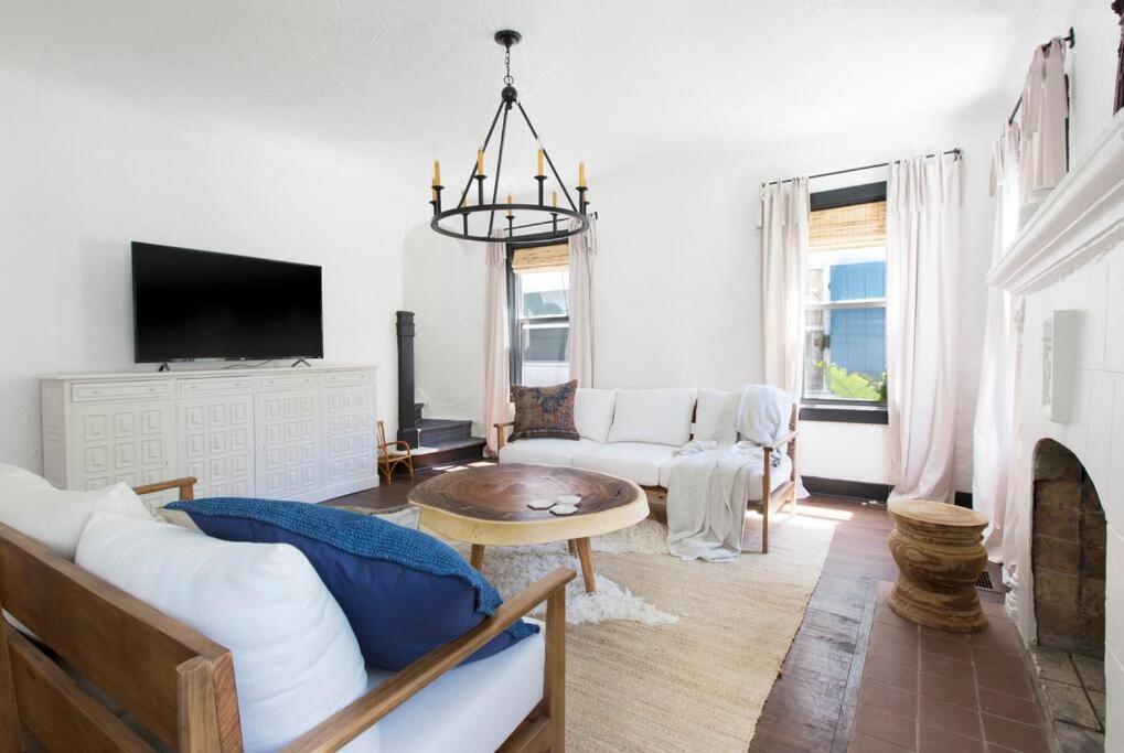 Amazing Estate Close To & Downtown → Sleeps 17 Villa *