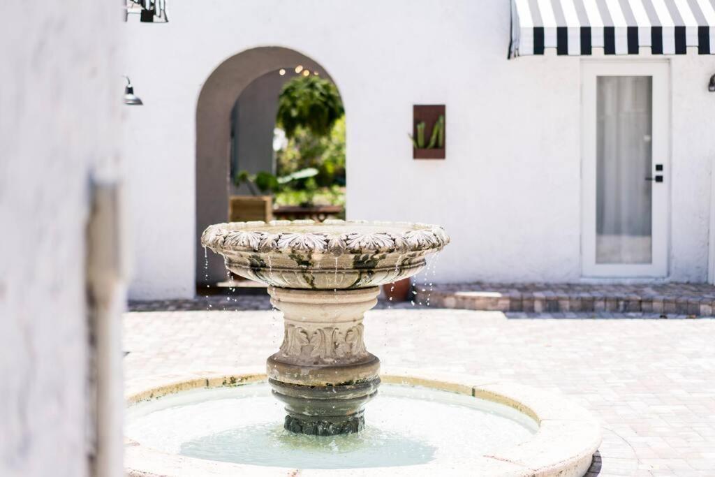 Villa Amazing Estate Close To & Downtown → Sleeps 17 *