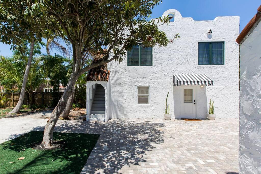 Villa Amazing Estate Close To & Downtown → Sleeps 17