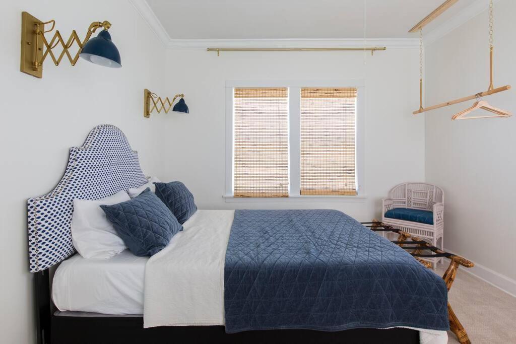 Amazing Estate Close To & Downtown → Sleeps 17 *