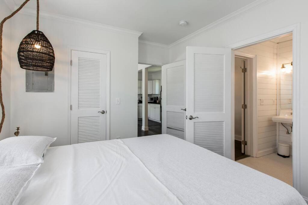 Amazing Estate Close To & Downtown → Sleeps 17 West Palm Beach