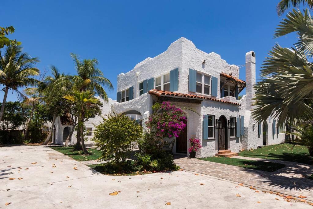 Villa Amazing Estate Close To & Downtown → Sleeps 17