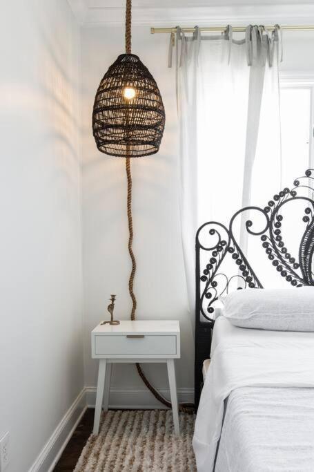Villa Amazing Estate Close To & Downtown → Sleeps 17