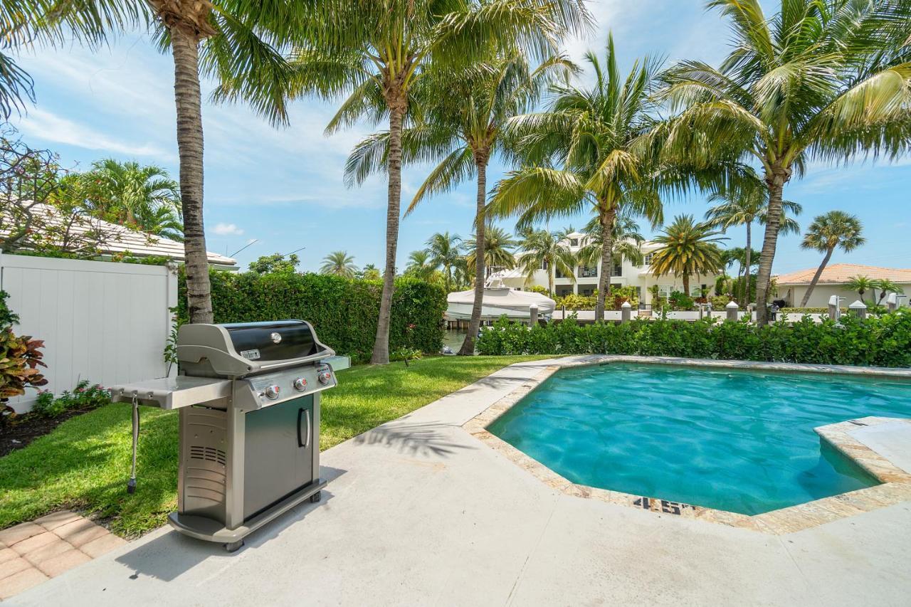 Villa Seven Palms Waterfront, Heated Pool & Private Dock -walk To Beach! *
