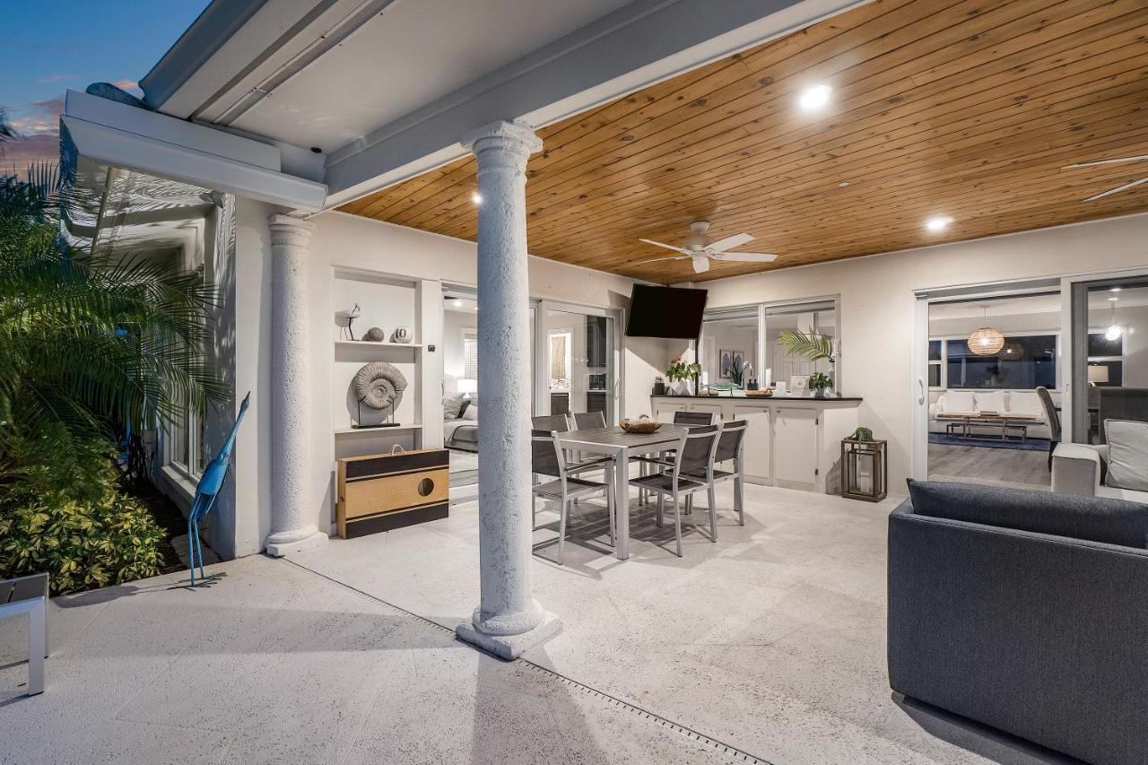 Seven Palms Waterfront, Heated Pool & Private Dock -walk To Beach! Villa