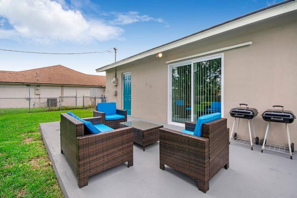 Casa de férias Modern Getaway Near The With For A Boat