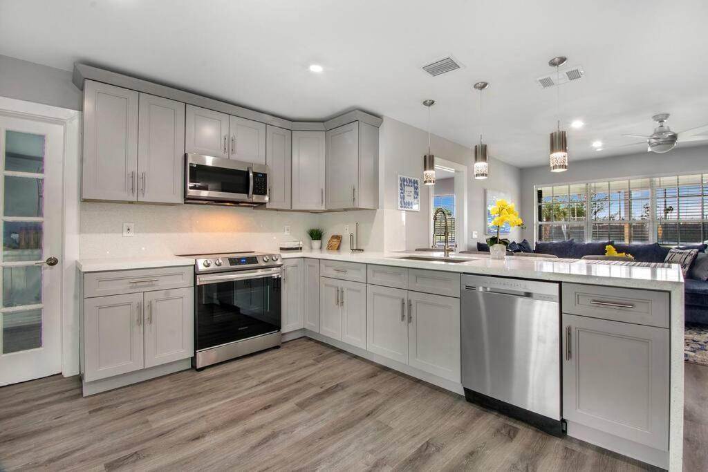 Modern Getaway Near The With For A Boat * West Palm Beach