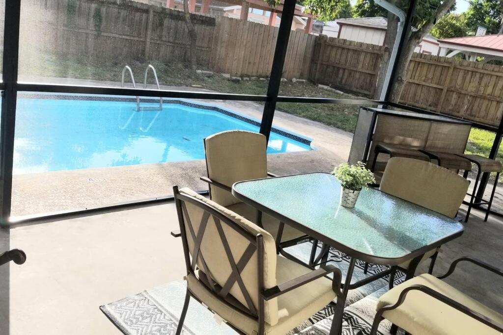 Whole House+renovated+pool+lanai+bbq+close To