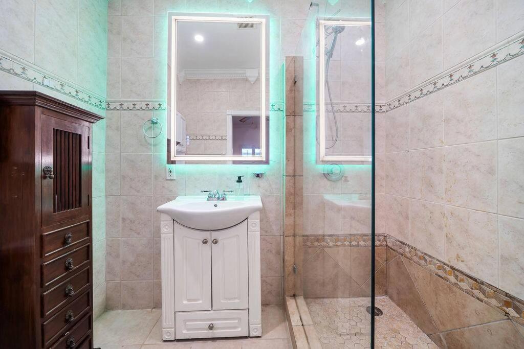 The Golden Alligator 1 - 3 Beds 2 Baths In West Palm Close To Everything Apartment
