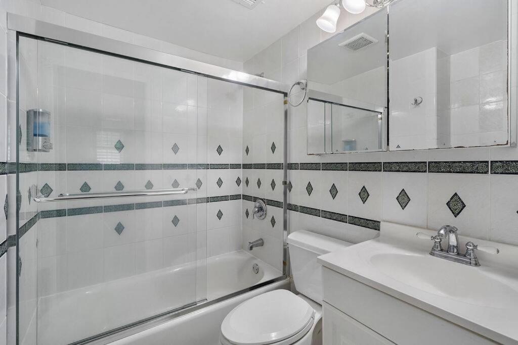 The Golden Alligator 1 - 3 Beds 2 Baths In West Palm Close To Everything * West Palm Beach