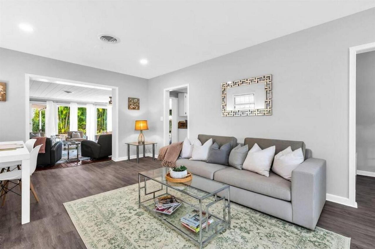 Intracoastal Paradise Walking Distance To Beach! Apartment West Palm Beach
