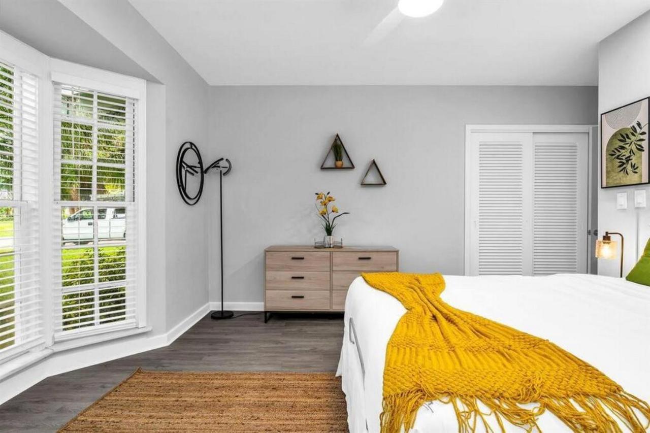 Apartment Intracoastal Paradise Walking Distance To Beach! West Palm Beach