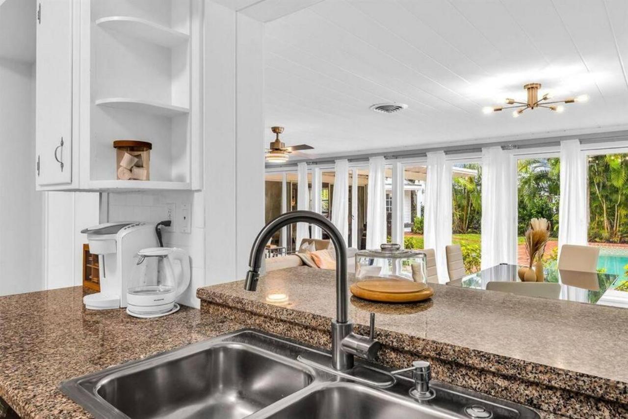 Intracoastal Paradise Walking Distance To Beach! West Palm Beach