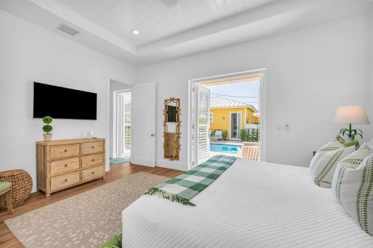 The Sunshine Haven With Private Pool House!