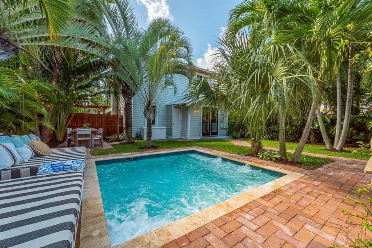 Tropical Estate W/ & Pool. Sleeps 8!