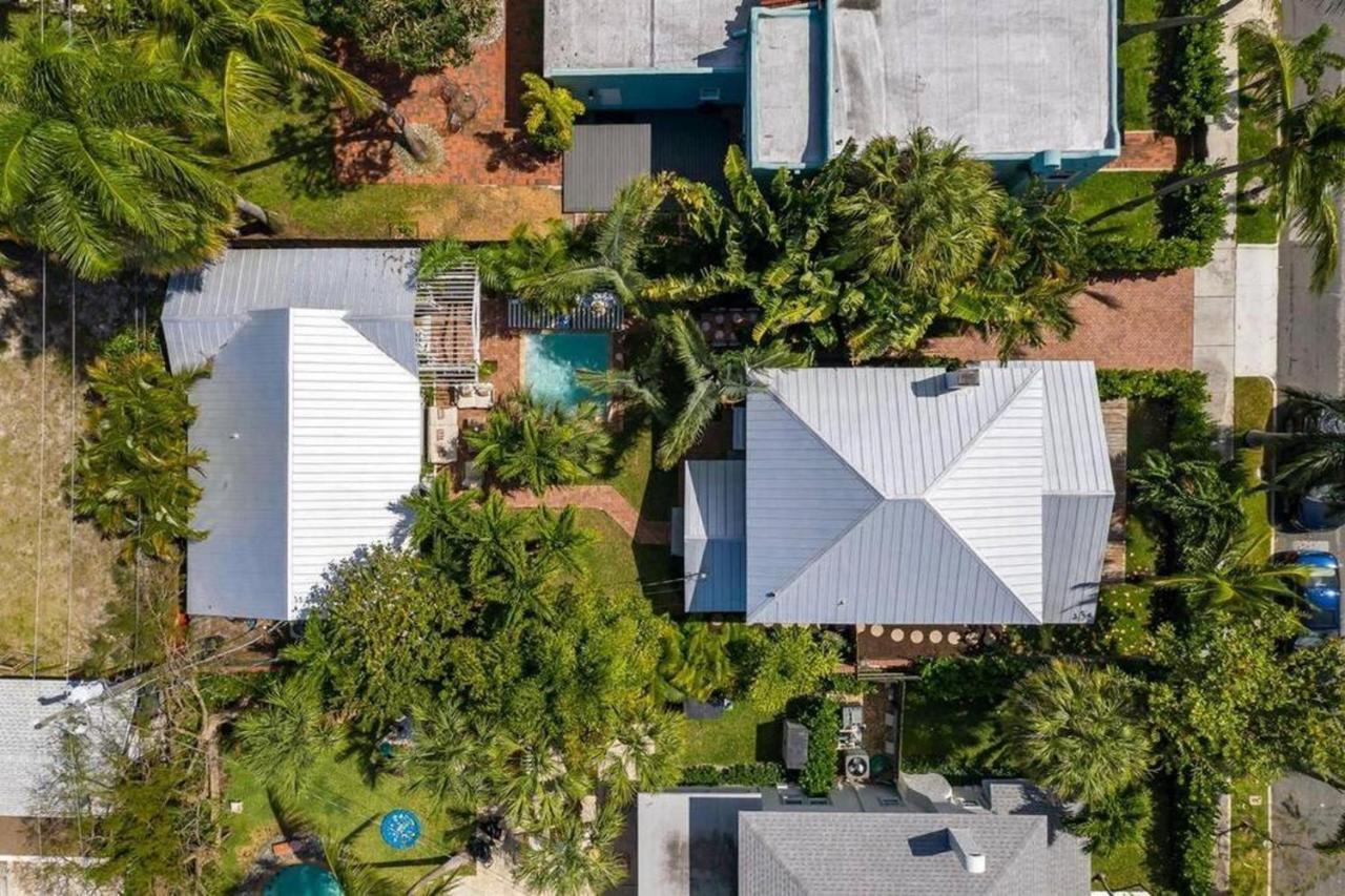 Tropical Estate W/ & Pool. Sleeps 8! Villa