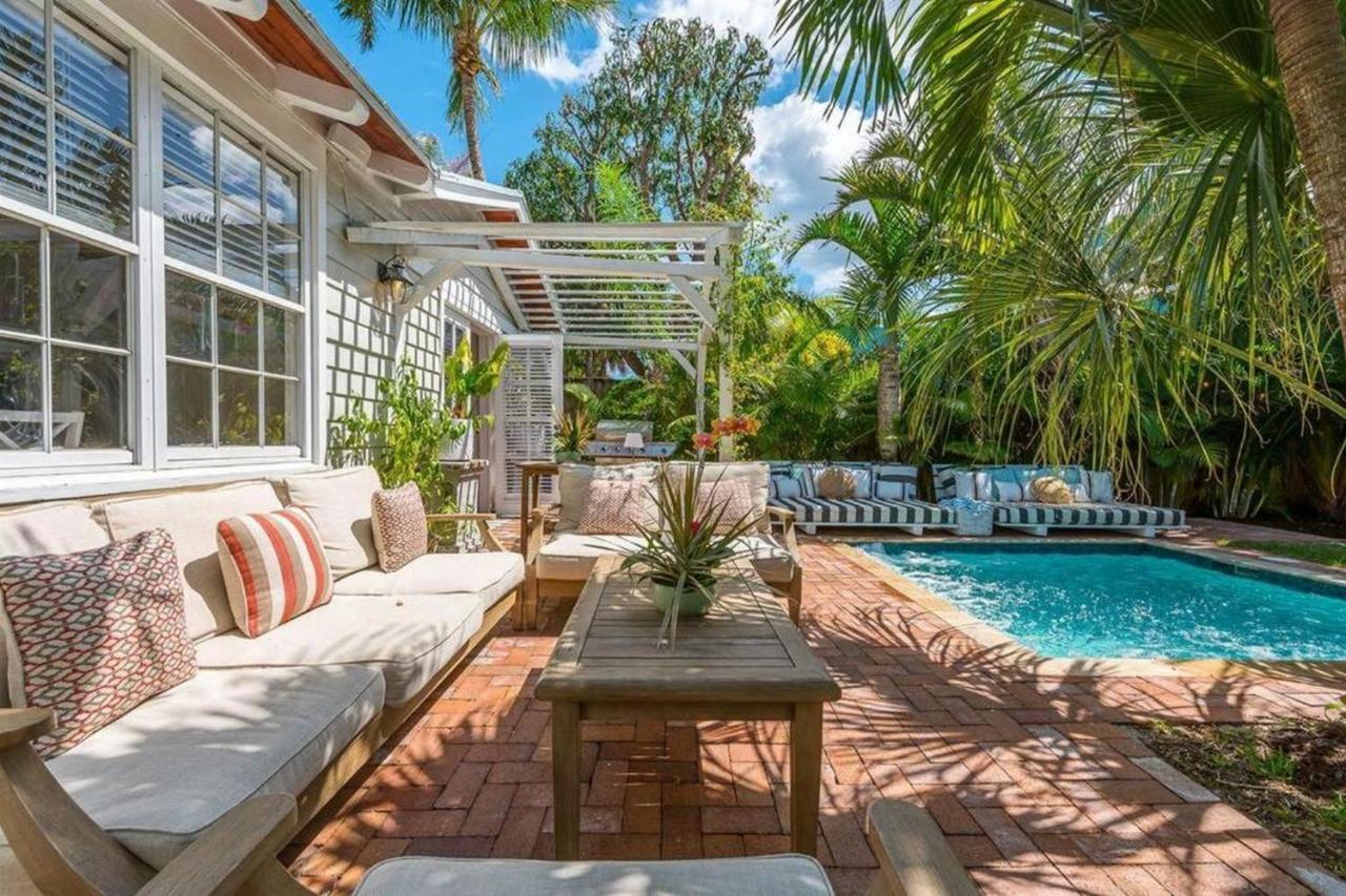 Tropical Estate W/ & Pool. Sleeps 8! Villa