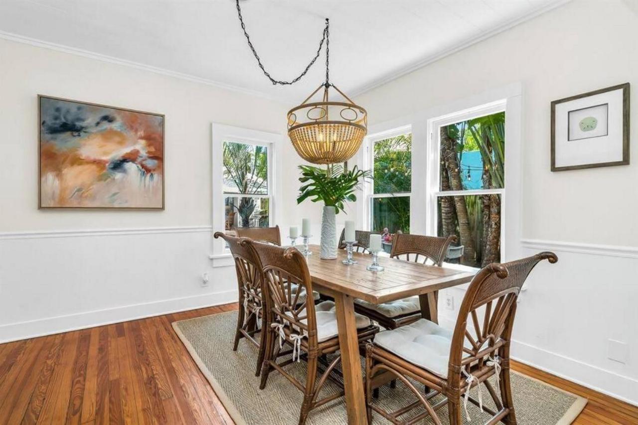 Villa Tropical Estate W/ & Pool. Sleeps 8! *