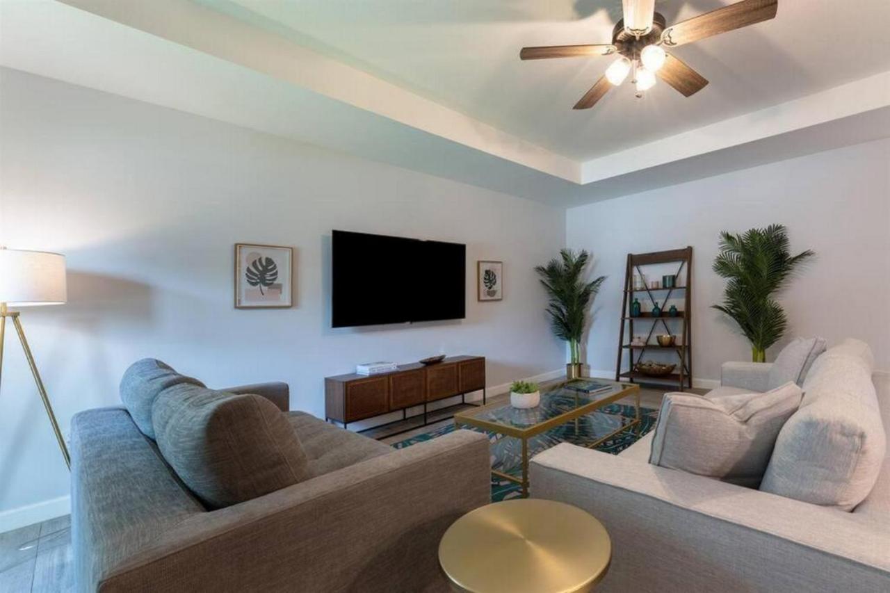 Modern Comfortable Stay!sleeps 8! Villa *