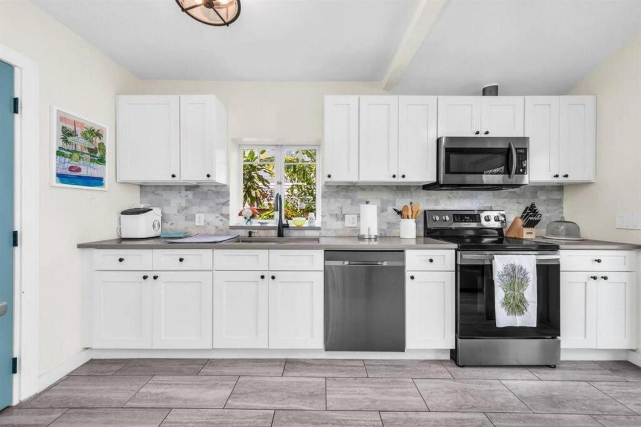Tropical Estate W/ & Pool. Sleeps 8! * West Palm Beach