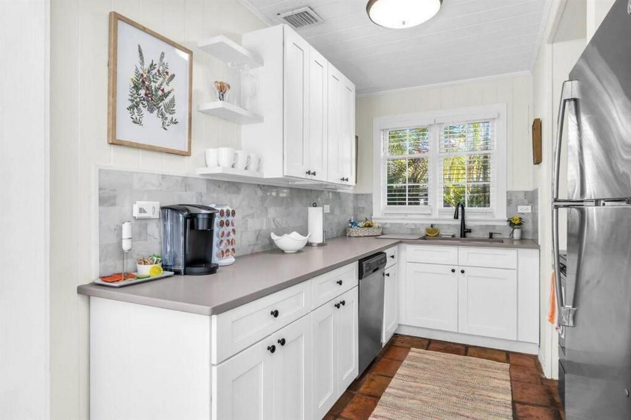 Tropical Estate W/ & Pool. Sleeps 8! * West Palm Beach