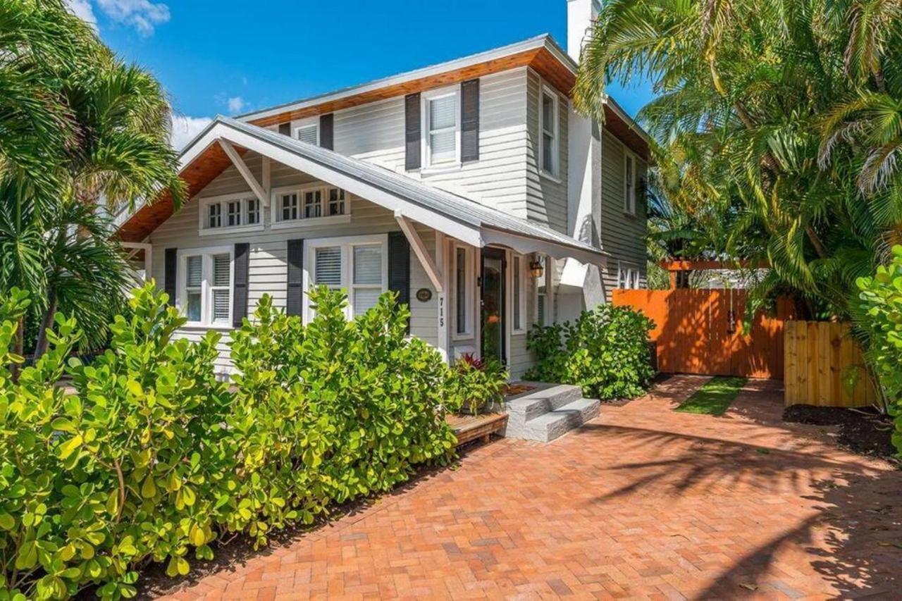 Tropical Estate W/ & Pool. Sleeps 8! Villa West Palm Beach