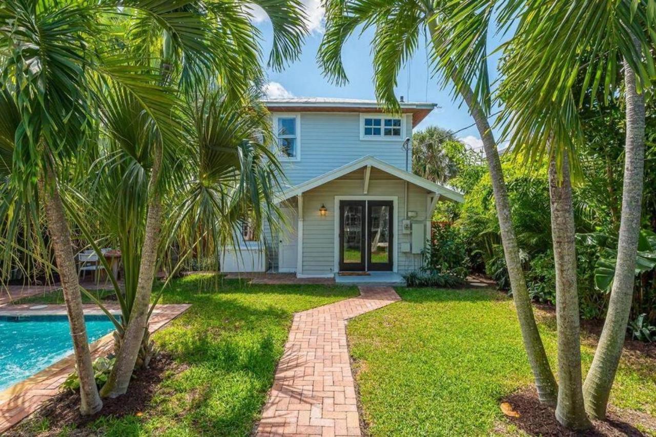 Villa Tropical Estate W/ & Pool. Sleeps 8! West Palm Beach