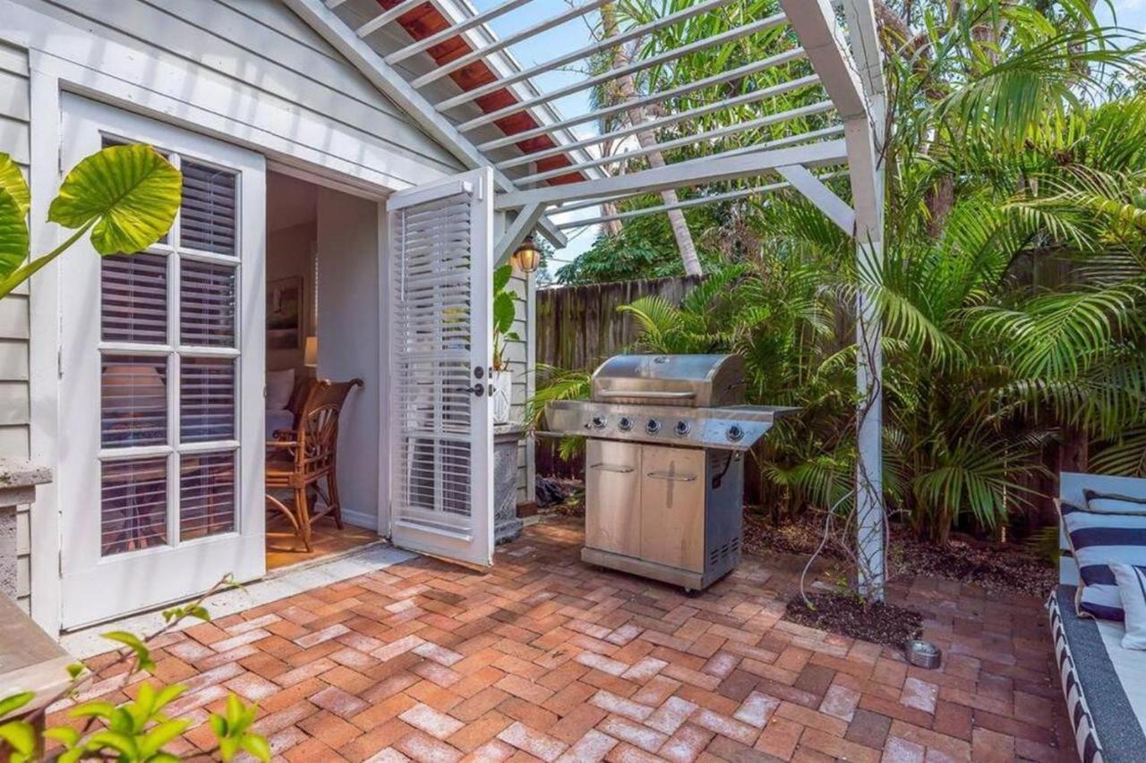 Villa Tropical Estate W/ & Pool. Sleeps 8!