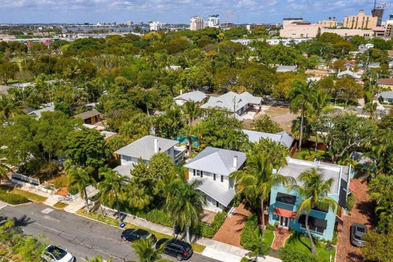 Tropical Estate W/ & Pool. Sleeps 8!