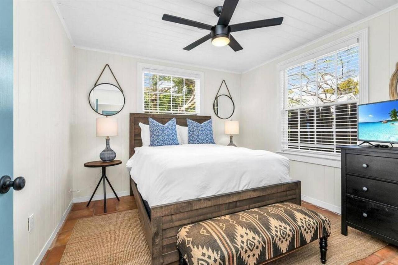 Tropical Estate W/ & Pool. Sleeps 8! Villa *