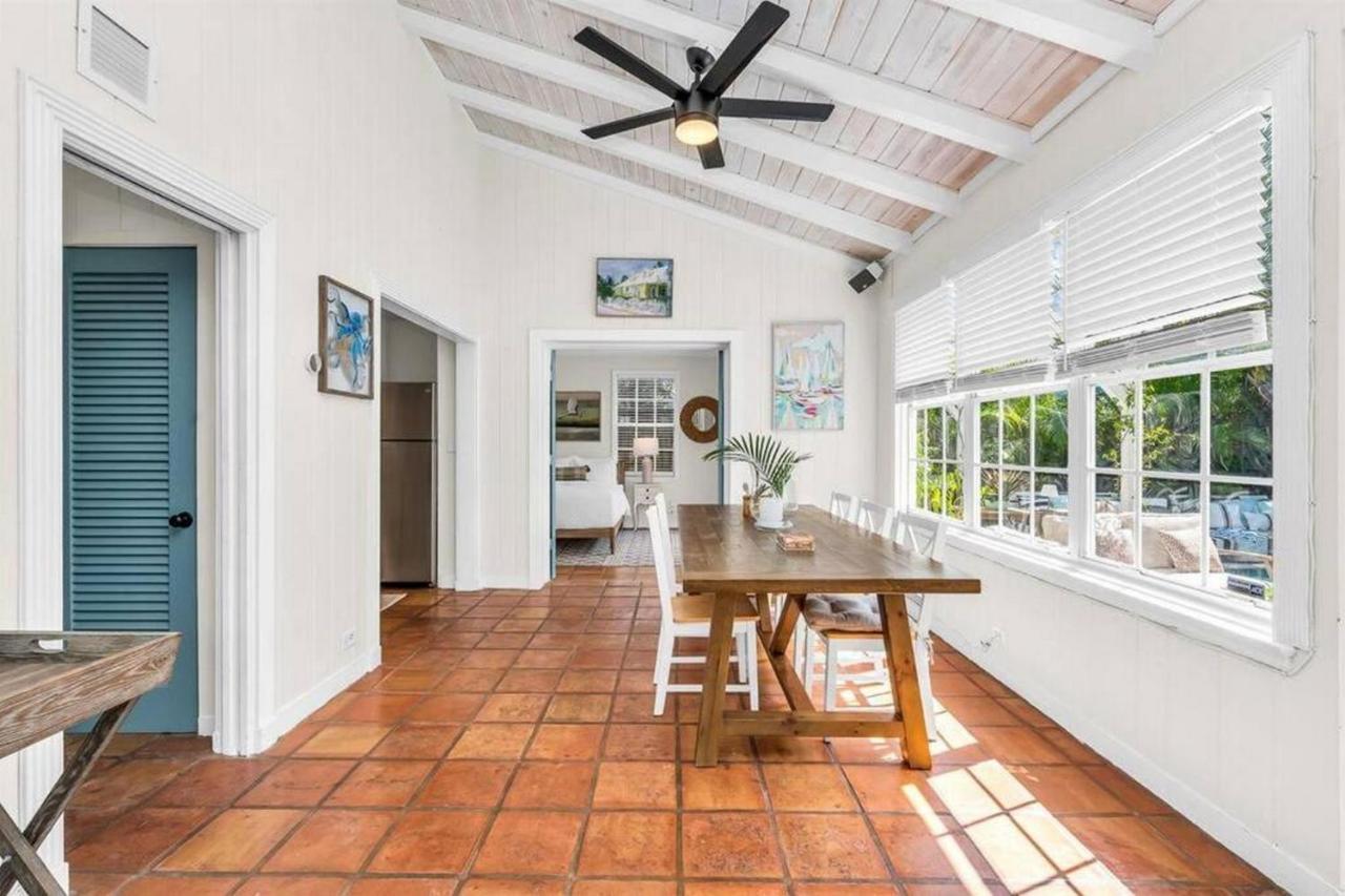 Tropical Estate W/ & Pool. Sleeps 8! West Palm Beach