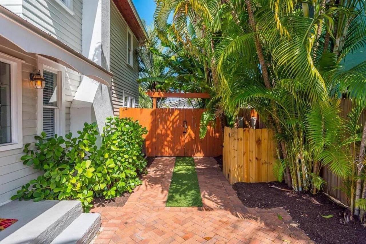 Tropical Estate W/ & Pool. Sleeps 8! *