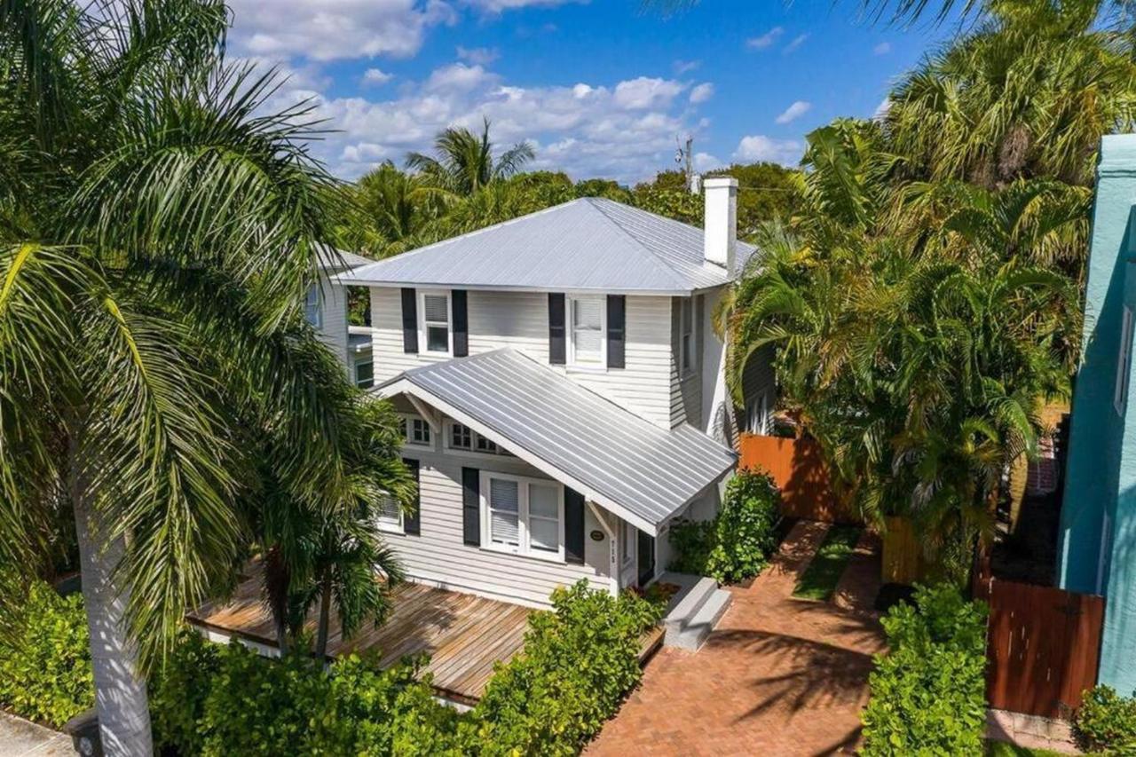 Villa Tropical Estate W/ & Pool. Sleeps 8!