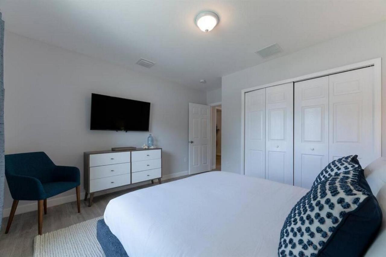 Modern Comfortable Stay!sleeps 8!