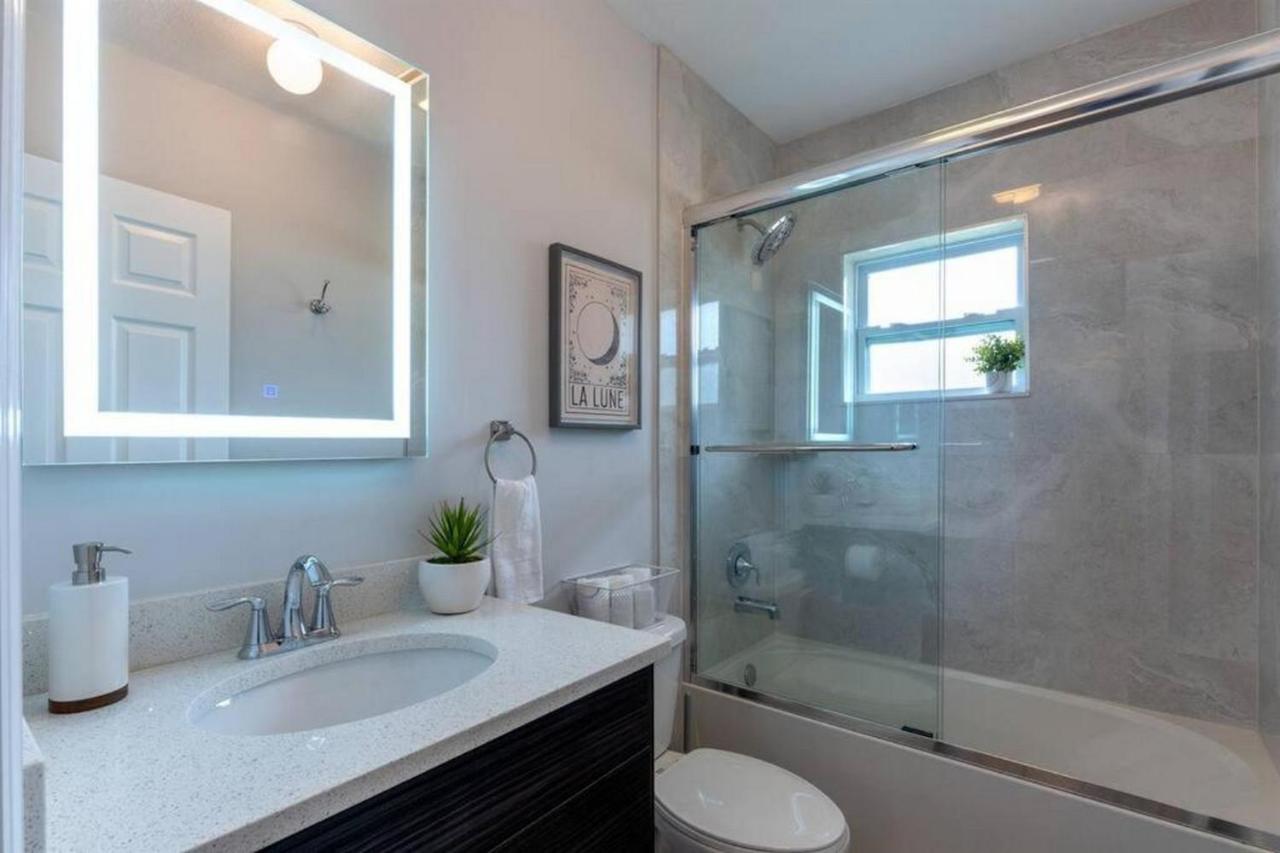 Villa Modern Comfortable Stay!sleeps 8! West Palm Beach