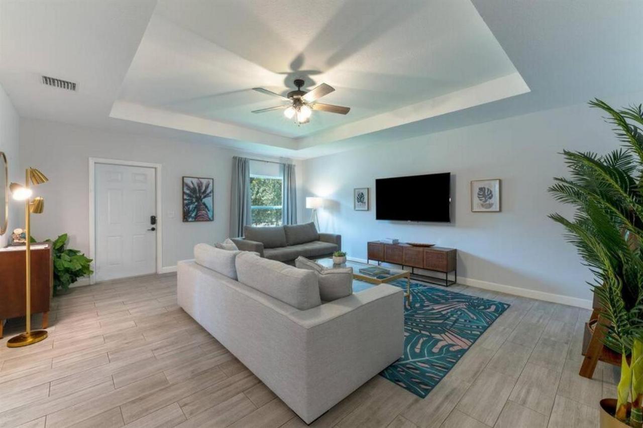 Modern Comfortable Stay!sleeps 8! *