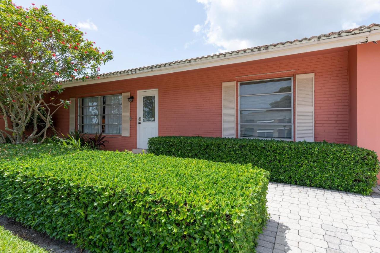 Villa Waterfront Oasis On Private Dock, Pool, & Firepit! *