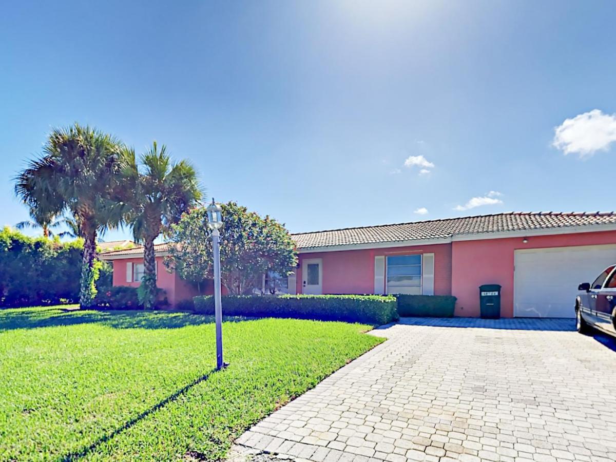Waterfront Oasis On Private Dock, Pool, & Firepit! Villa *